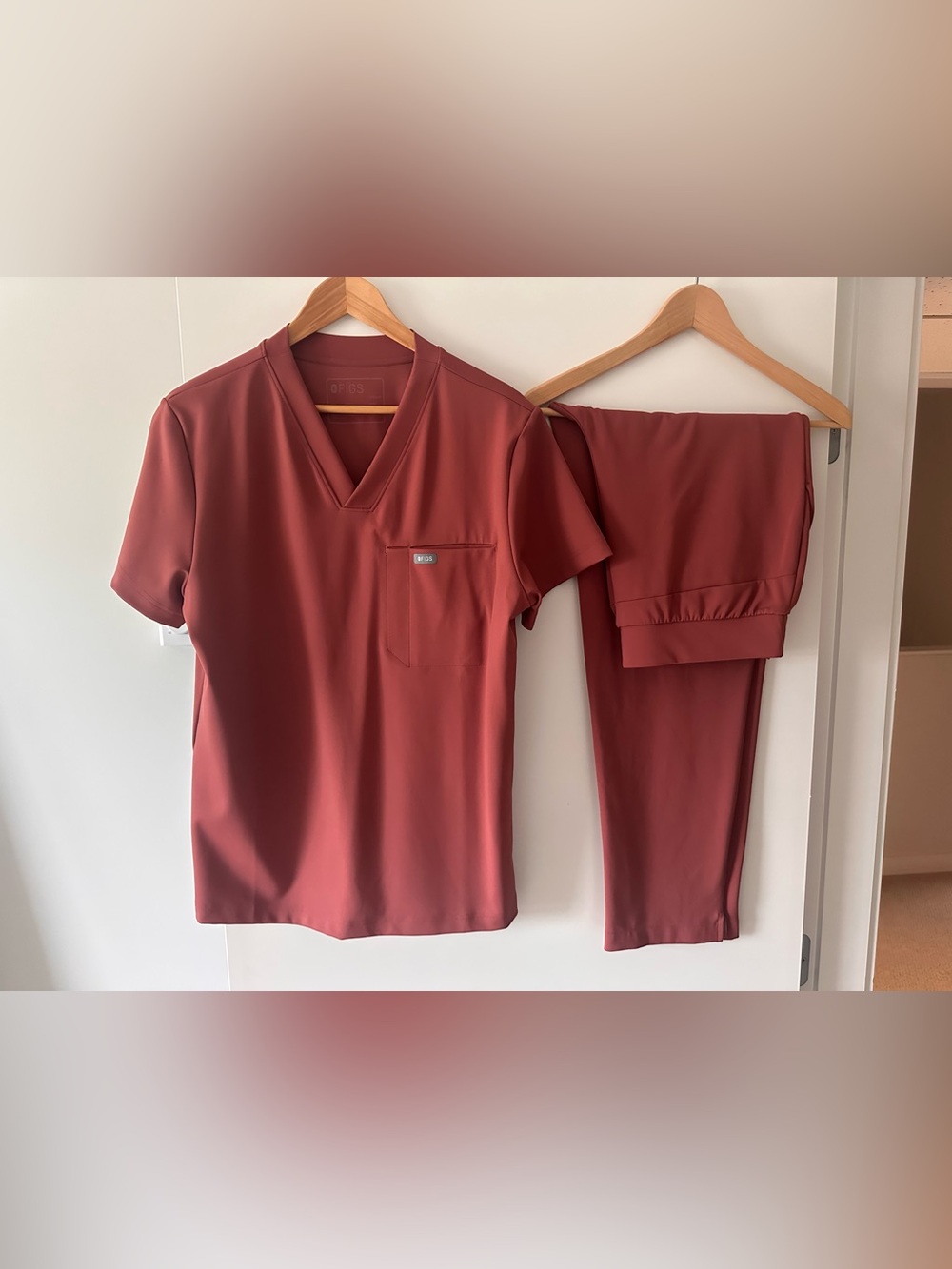 Figs Women Like New Form X Rosewood Taper Leg with Vneck and Fitting Top L